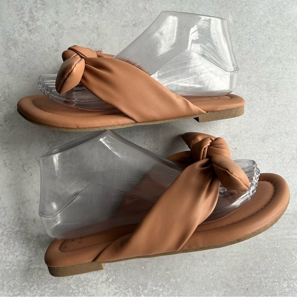 🌼 a . new day by Target Adley Bow Front Puffer Thong Sandals, Tan 6.5 NWOT - Picture 2 of 8